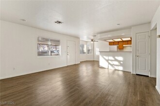 2200 Benmore St, Unit 101 in Las Vegas, NV - Building Photo - Building Photo