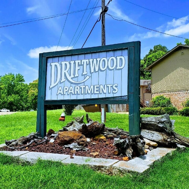 Driftwood Apartments in Carthage, TX - Building Photo