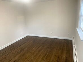 91 Main St, Unit 1 in Franklin, NJ - Foto de edificio - Building Photo