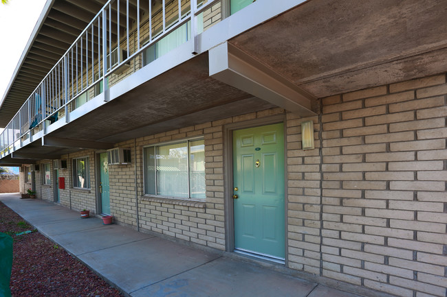 Limberlost Studio Apartments in Tucson, AZ - Building Photo - Building Photo