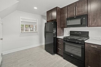 Riverview Manor Apartments in Highland Park, NJ - Foto de edificio - Building Photo