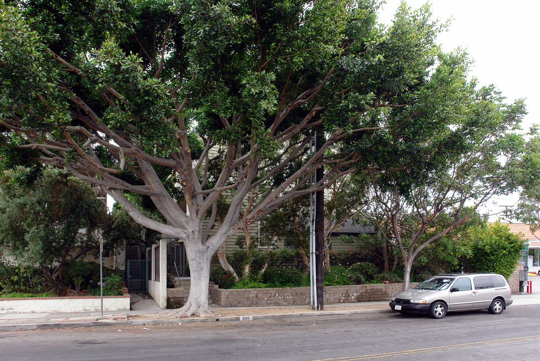 206 E Imperial Ave in El Segundo, CA - Building Photo