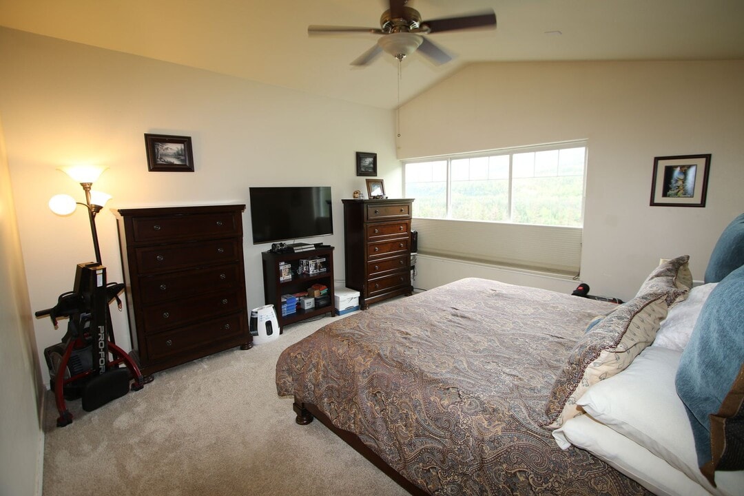 20333 Riverside Dr in Eagle River, AK - Building Photo