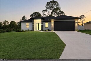 3201 57th St W in Lehigh Acres, FL - Building Photo