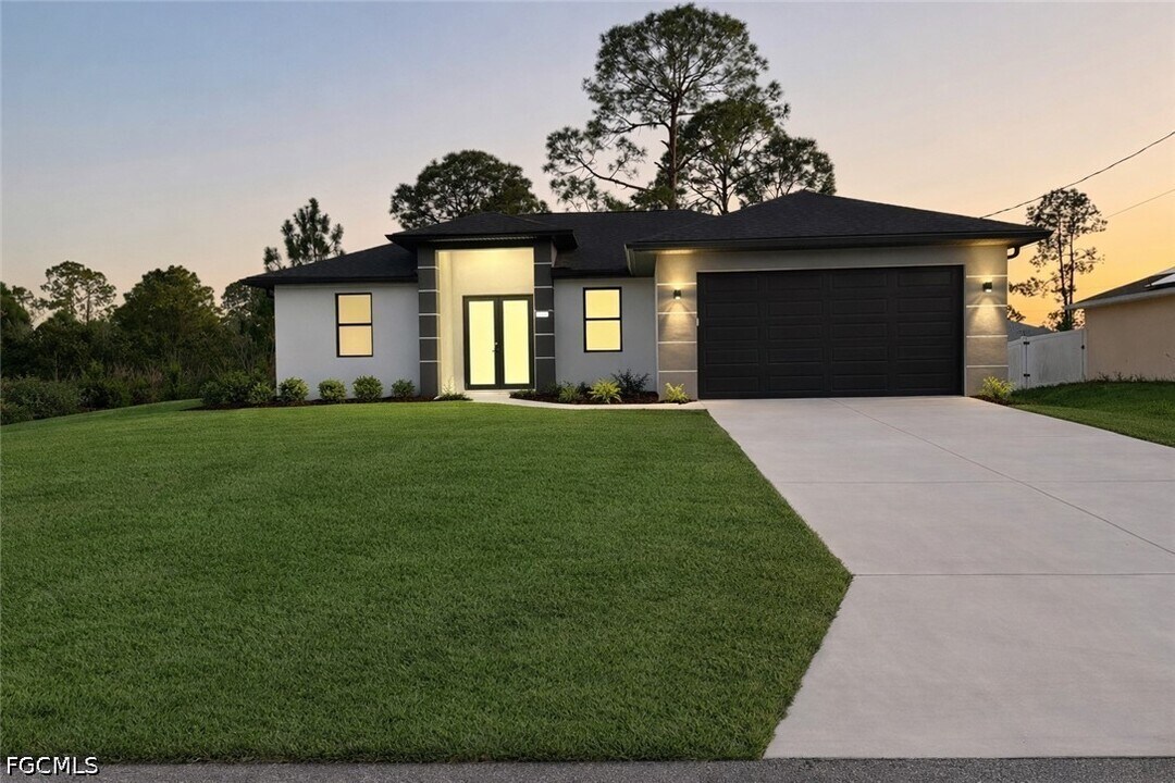 3201 57th St W in Lehigh Acres, FL - Building Photo