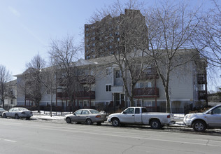 Portland Place in Minneapolis, MN - Foto de edificio - Building Photo