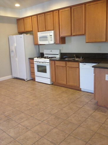 12437 Washington Pl, Unit 0616 in Los Angeles, CA - Building Photo - Building Photo