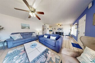 15005 Windward Dr, Unit 121 in Corpus Christi, TX - Foto de edificio - Building Photo