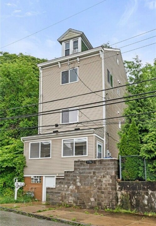 3706 Melwood Ave, Unit Apartment #2 in Pittsburgh, PA - Building Photo