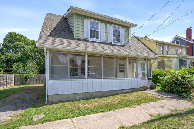 55 Mark St in Milford, CT - Foto de edificio - Building Photo