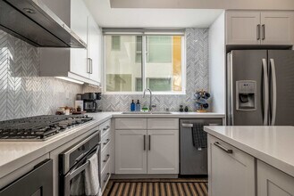 551 Hawthorn St in San Diego, CA - Building Photo - Building Photo