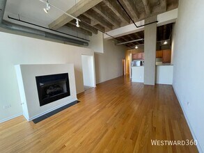 1645 W Ogden Ave in Chicago, IL - Building Photo - Building Photo