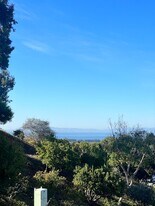 689 Chinook Dr in Ventura, CA - Building Photo