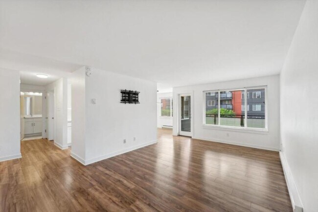 7001 Sand Point Way NE in Seattle, WA - Building Photo - Building Photo