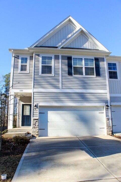 1011 Grenshaw Dr in Morrisville, NC - Building Photo