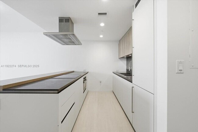 1000 Brickell Plz, Unit 3211 in Miami, FL - Foto de edificio - Building Photo