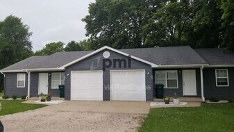 6381 IL-48 in Macon, IL - Building Photo