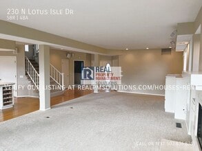 230 N Lotus Isle Dr in Portland, OR - Building Photo - Building Photo