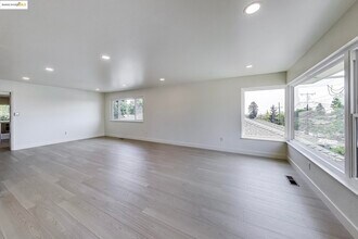 4034 Rhoda Ave in Oakland, CA - Building Photo - Building Photo