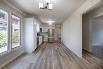 4231 Belle Aire Ln in Downers Grove, IL - Building Photo - Building Photo