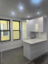 30-32 33rd St in Queens, NY - Building Photo