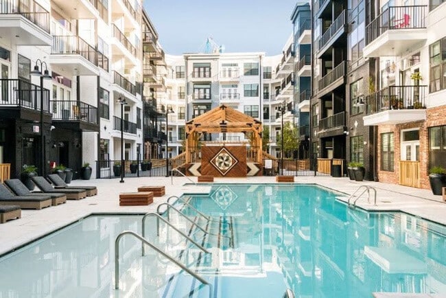 401 Korean Veterans Blvd in Nashville, TN - Building Photo - Building Photo