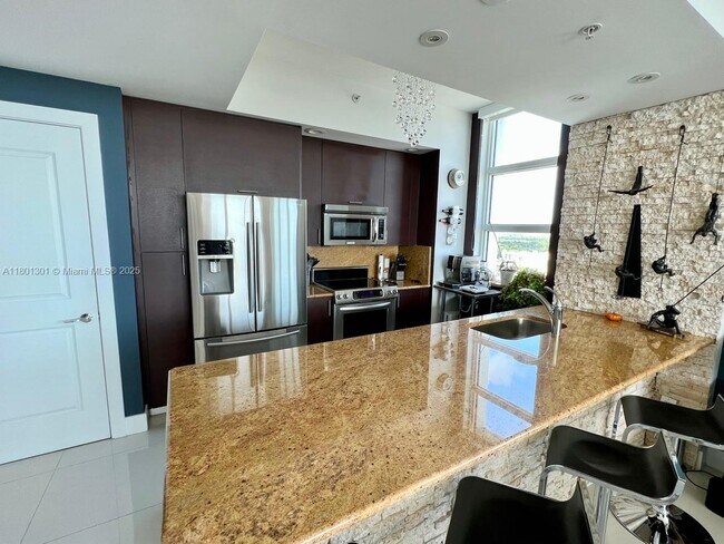 315 NE 3rd Ave, Unit 2107 in Fort Lauderdale, FL - Building Photo - Building Photo