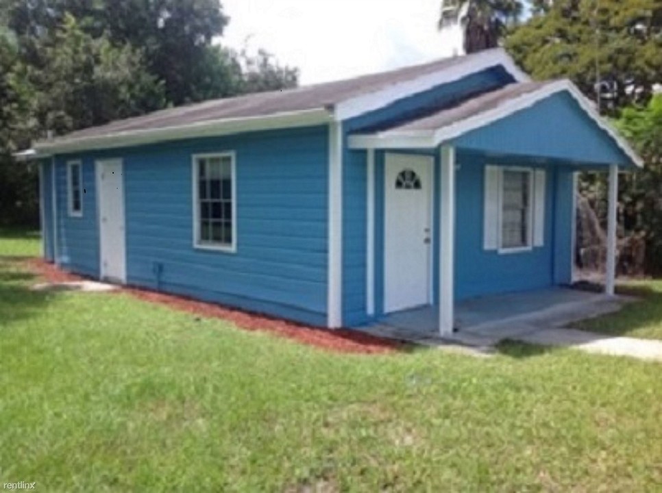 4805 Anglevilla Dr in Fort Pierce, FL - Building Photo