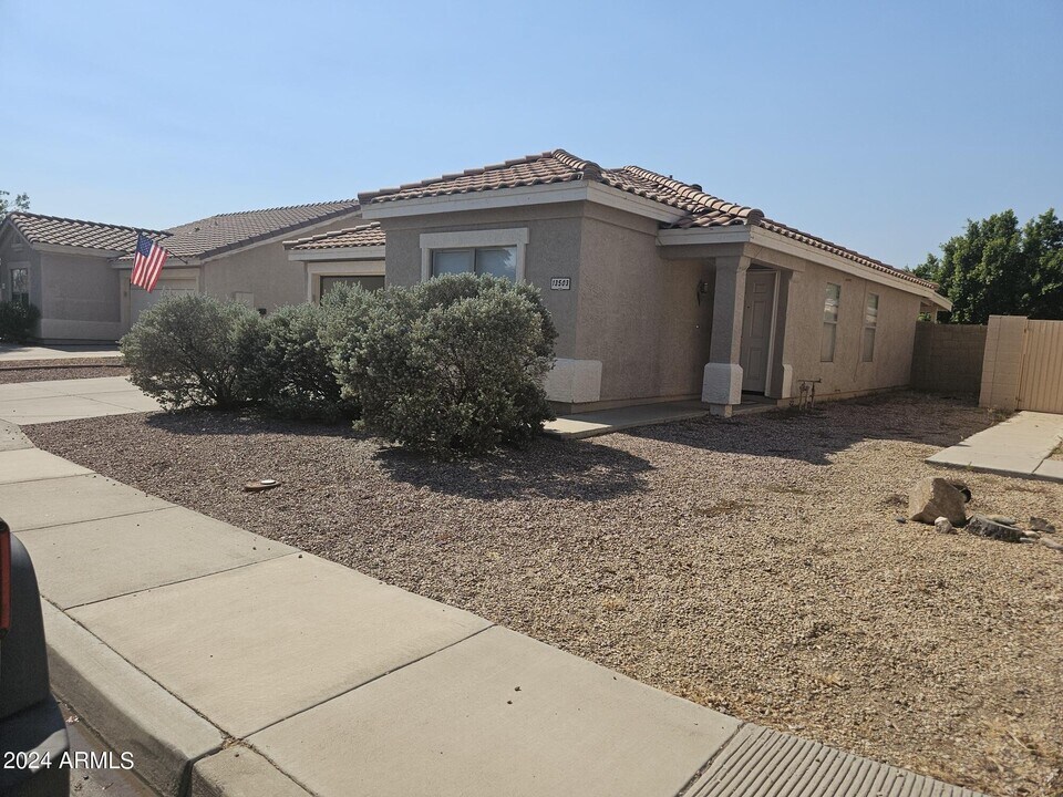 13503 W Canyon Creek Dr in Surprise, AZ - Building Photo