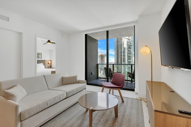 601 NE 1st Ave in Miami, FL - Foto de edificio - Building Photo