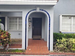 6960 NW 173rd Dr in Hialeah, FL - Building Photo - Building Photo