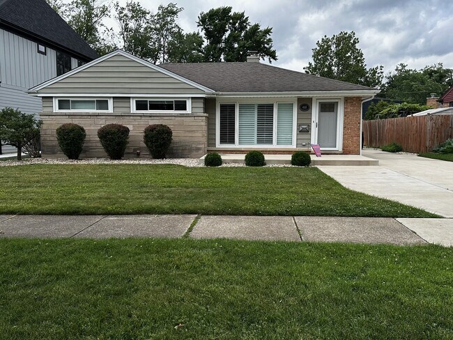 property at 465 W Fremont Ave