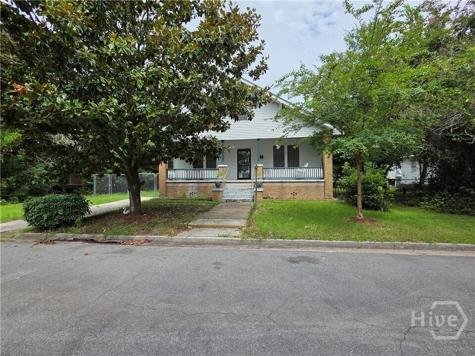 105 Forrest Ave in Savannah, GA - Building Photo