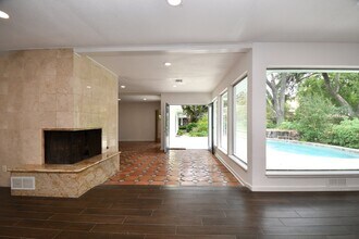 5015 Grape St in Houston, TX - Building Photo - Building Photo