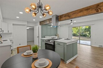 2378 Green Forrest Dr in Decatur, GA - Foto de edificio - Building Photo