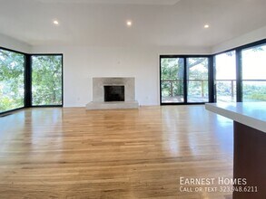 2736 Hollyridge Dr in Los Angeles, CA - Building Photo - Building Photo