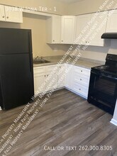 3038 W Iona Terrace in Milwaukee, WI - Building Photo - Building Photo