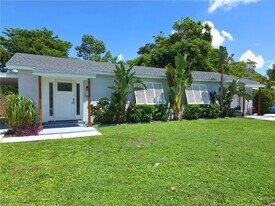 1915 Llewellyn Dr in Ft. Myers, FL - Building Photo