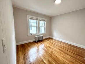 122 Hillside St, Unit 2 in Boston, MA - Foto de edificio - Building Photo