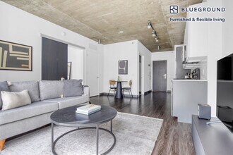 215 W Lake St-Unit -FL19-ID617 in Chicago, IL - Building Photo - Building Photo
