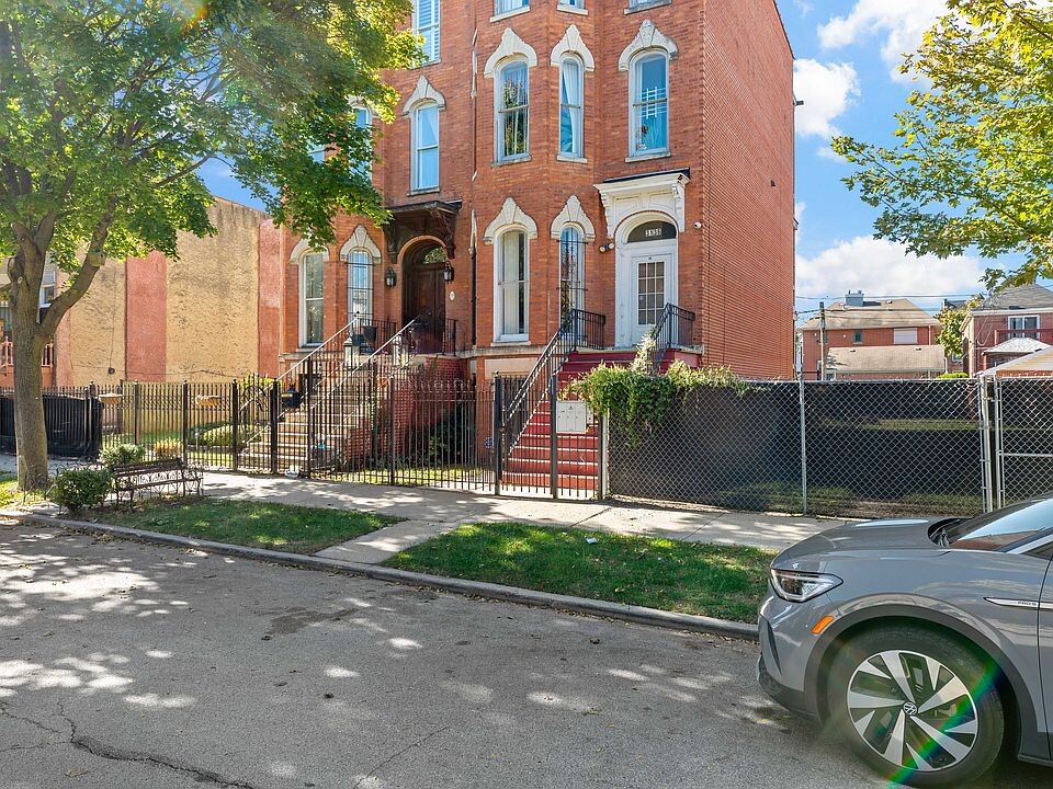 3136 S Giles Ave, Unit 1 in Chicago, IL - Building Photo