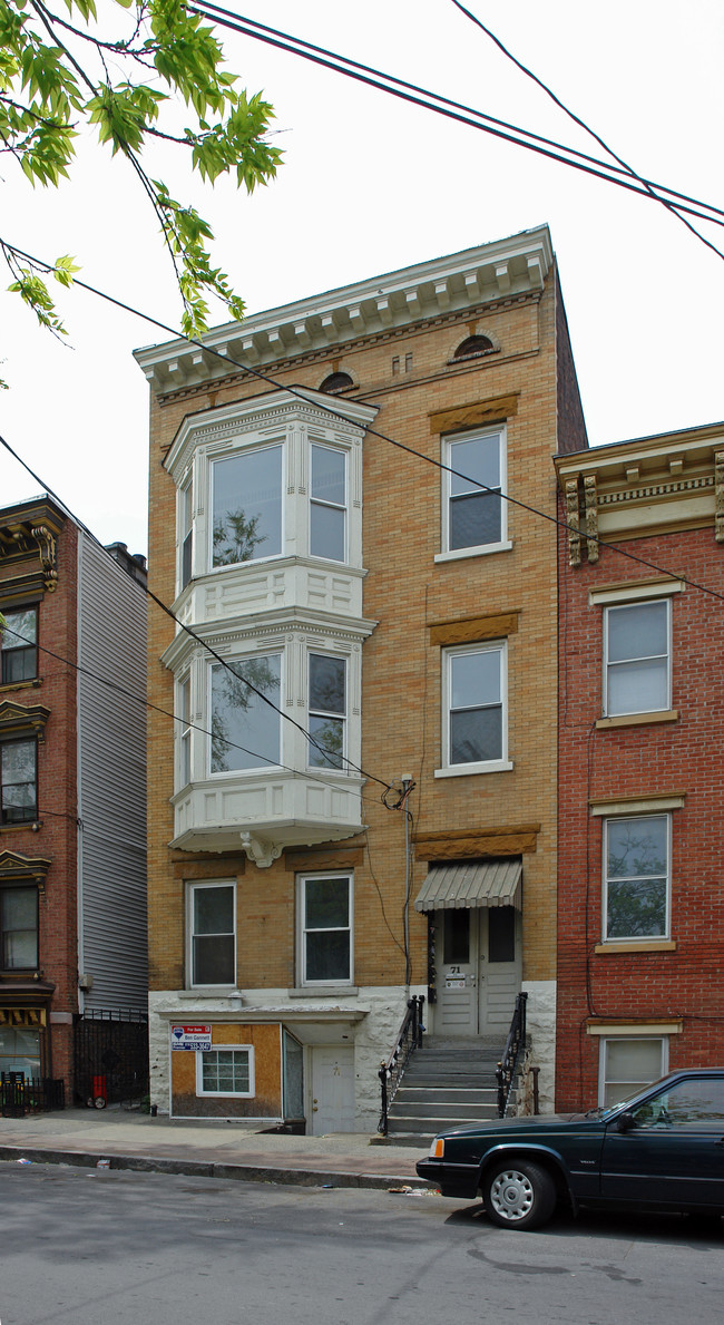 71 Grand St