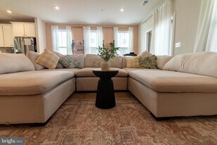 201 Park Central Ter in Manassas Park, VA - Building Photo