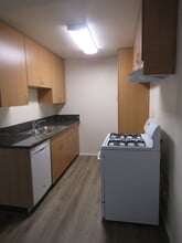 1181 E Hollyvale St, Unit 1149  12 in Azusa, CA - Building Photo - Building Photo