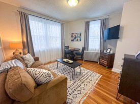 191 Kent St, Unit #5 in Brookline, MA - Building Photo
