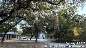 117 Big Oak Ln in La Vernia, TX - Building Photo - Building Photo