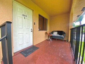 6011 10th Ave N in Greenacres, FL - Building Photo - Building Photo