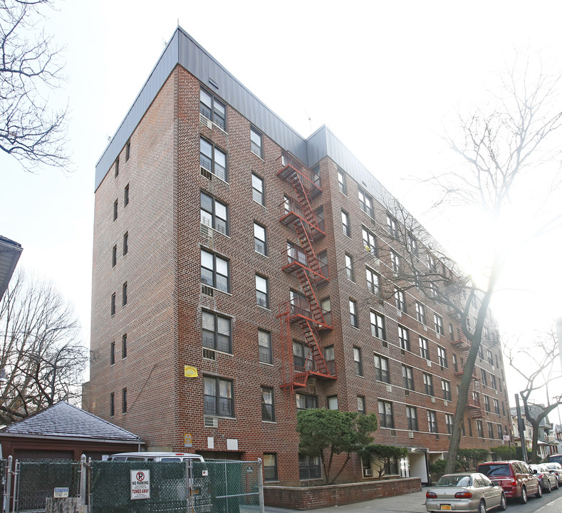 925 E 14th St in Brooklyn, NY - Building Photo