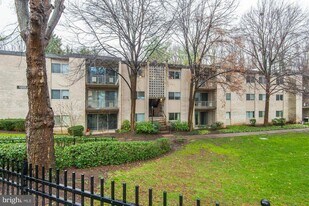 12215 Braxfield Ct, Unit 12 in North Bethesda, MD - Building Photo