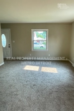 32647 Annapolis St in Wayne, MI - Building Photo - Building Photo